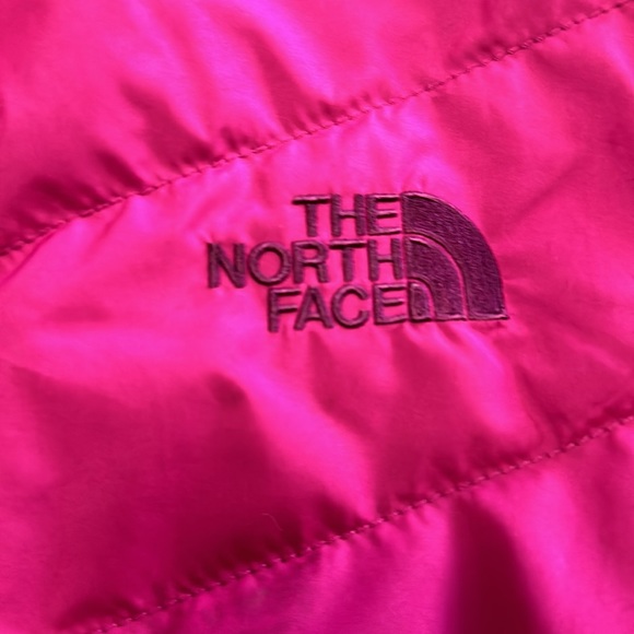 The North Face - lightweight puffer jacket, practically new! - Picture 2 of 7